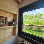 Tiny House Le Petit Nid Du Pre Σαλέ *